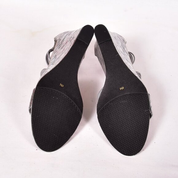 New York Transit Women's Silver Wedge Sandals Strappy Open Toe Size 6 M - Picture 6 of 8